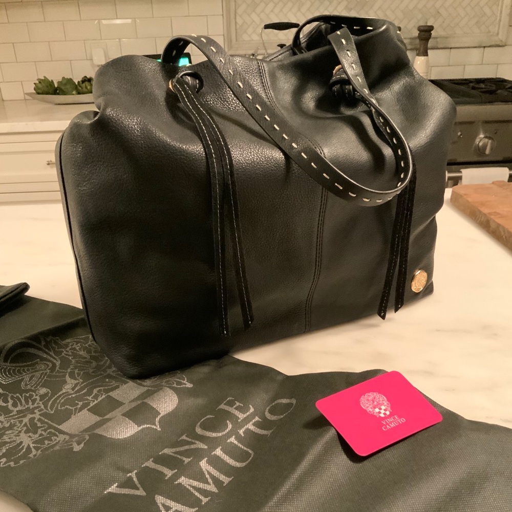 LUXURIOUS VINCE CAMUTO BLACK LEATHER HANDBAG